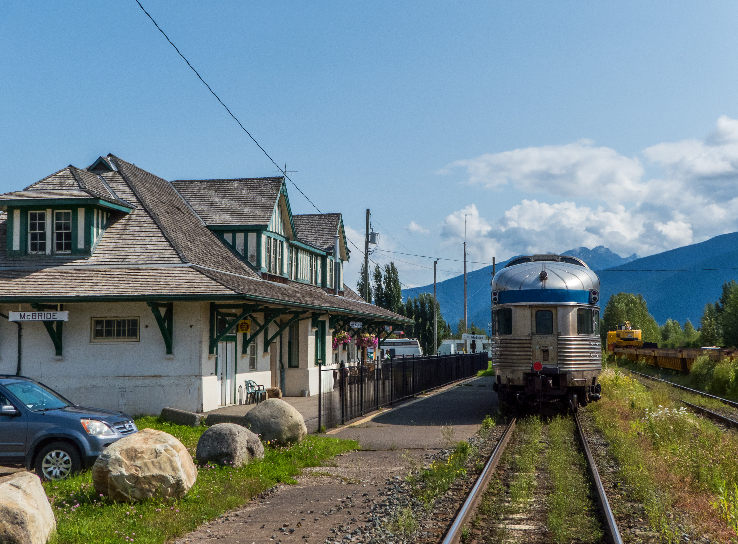 McBride visitor centre beside a train